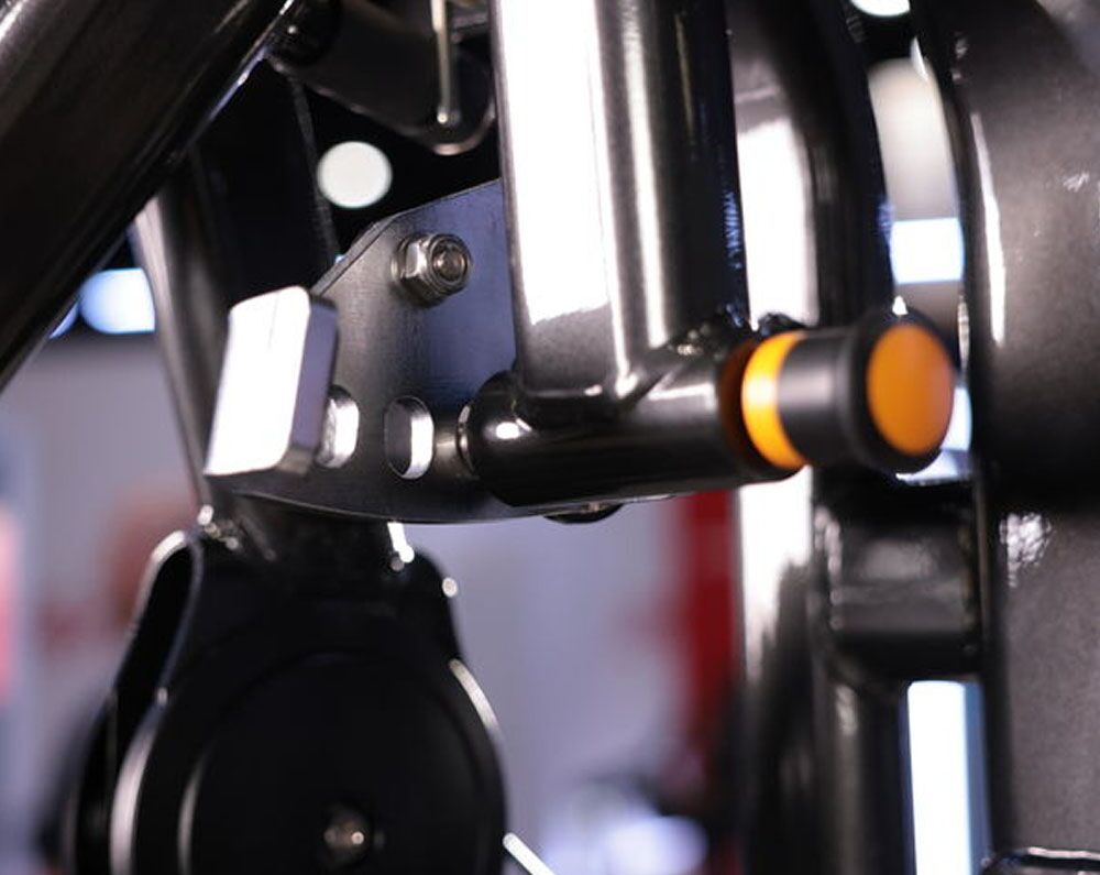 insignia-series-dual-axis-chest-press