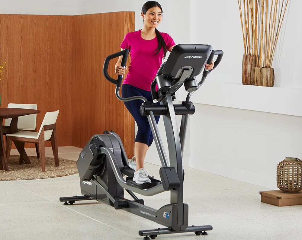 Life Fitness E5 Adjustable-Strike Elliptical Cross-Trainer v2